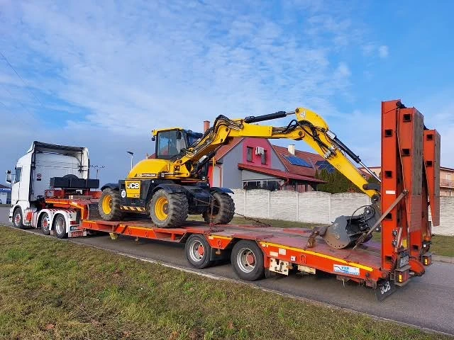 Přeprava kolového bagru JCB, Rohatec – Strání